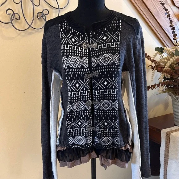 Gimmicks by BKE Black and White Patterned Cardigan with Black Lace Accents - Picture 1 of 14